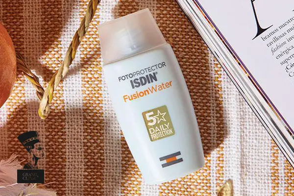 کرم ضد آفتاب بی رنگ فیوژن واتر (SPF 50)